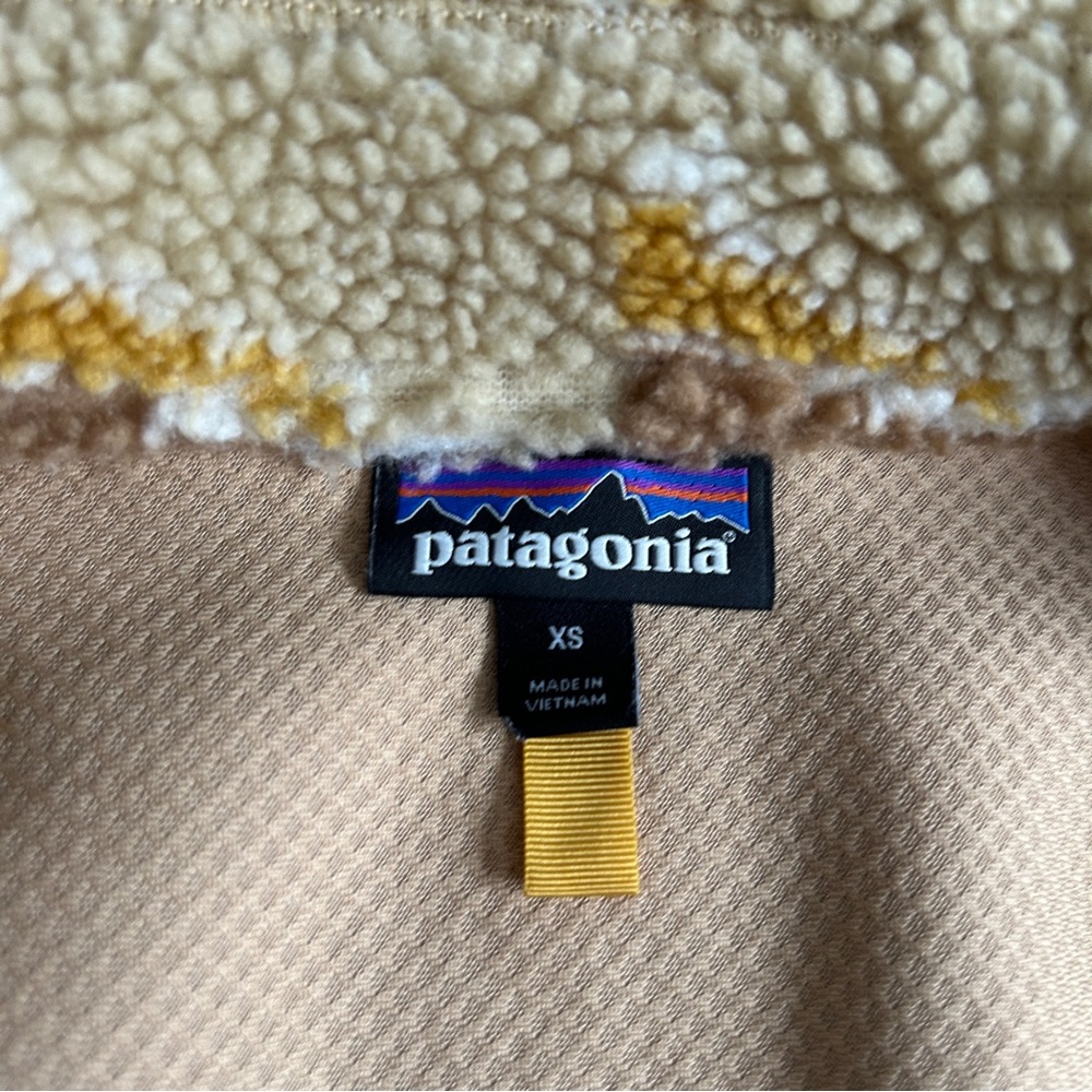 Women’s Patagonia Classic Retro-X Fleece Vest - Picture 6 of 10